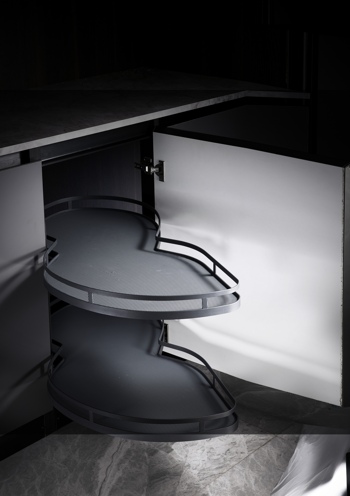 Выдвижные угловые механизмы Механизм выдвижной в угл. базу с доводчиком регулируемый левый 1000мм S111L.1000GR